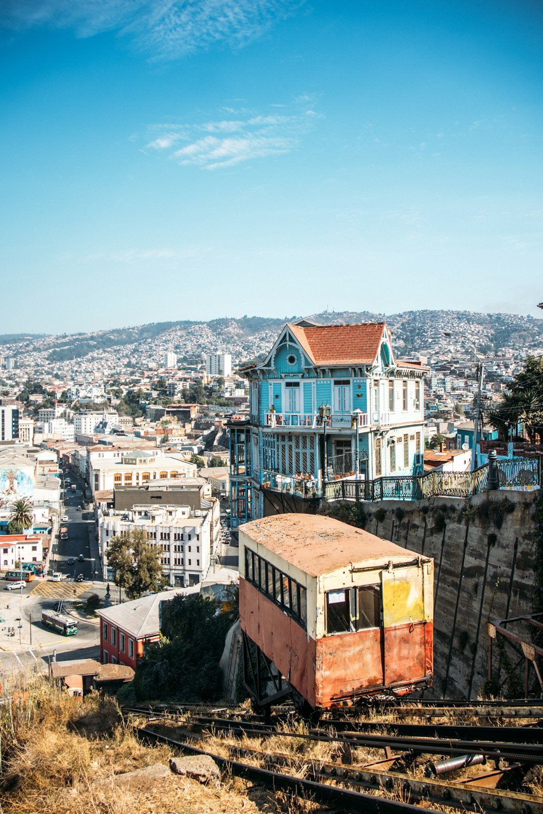 valparaiso chile colorful houses